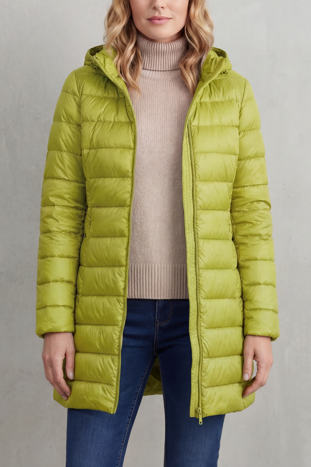 Women's Lightweight Hooded Down Jacket for Travel